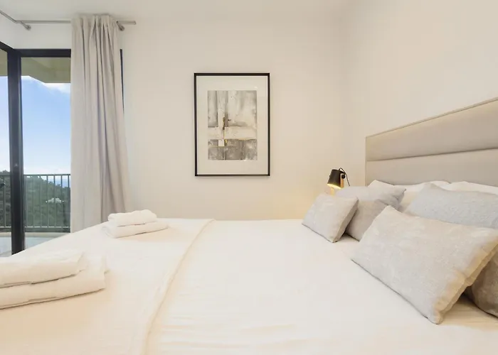 Beautiful Modern * Marbellac
